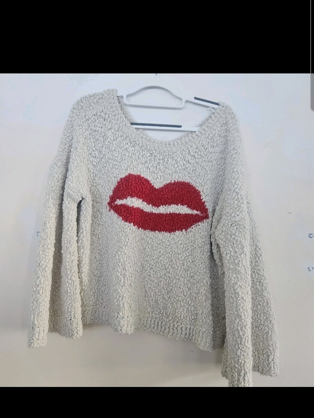 POL Clothing Lips Popcorn Knit Sweater Size M Cream Red Boho Slouchy Distressed